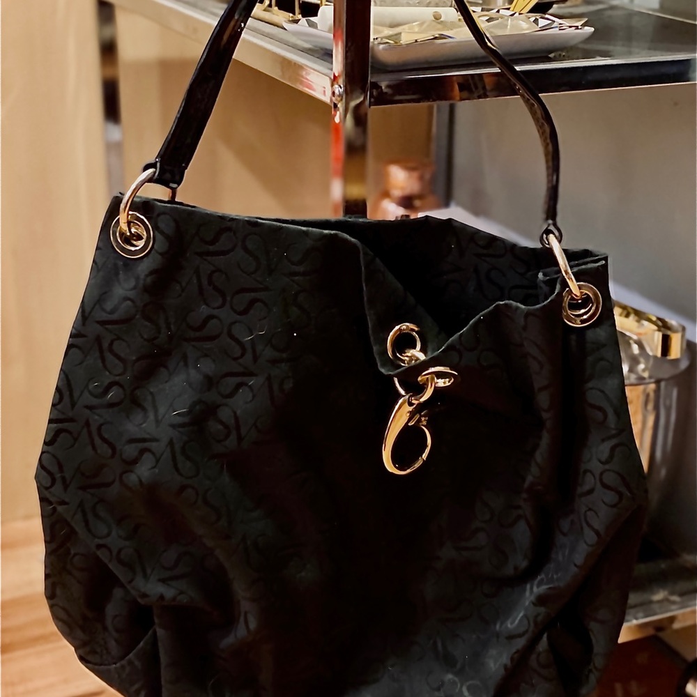 Vera Wang Shoulder Bag